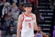 开云体育-周琦下赛季将继续留在NBA，他已完成与火箭队的续约谈判